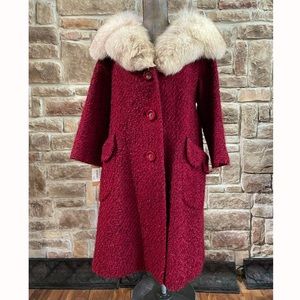 VINTAGE- Red Wool coat with a Blue fox Collar, Size L